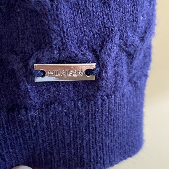 ✨3 for $25✨ Tommy Hilfiger Long Sleeve Tee - Picture 2 of 5